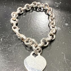 beautiful pure Sterling Silver Tiffany style Heart Charm Bracelet size 7.5 inche