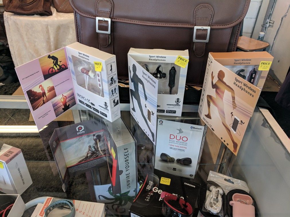 Brand New Wireless headphones! 2 for $30!!