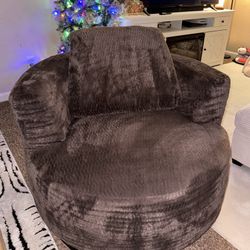New Swivel Lounge Chair
