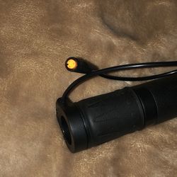 Plug In Half Twist Throttle