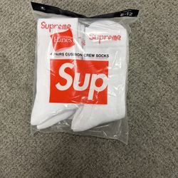Supreme x Hanes Crew Socks