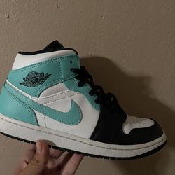 Jordan 1 Mids