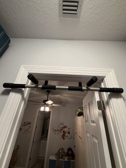 Doorway Pull-Up / Chin-Up Bar – Multi-Grip