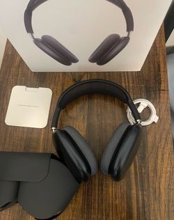 Apple AirPods Max Headphones – Midnight
