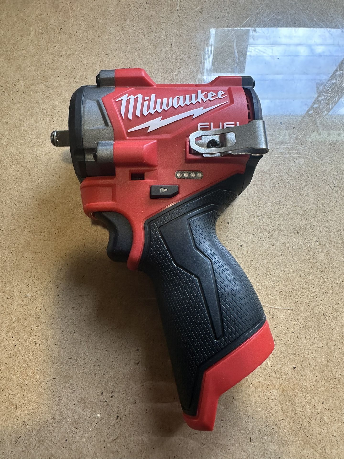 Milwaukee M12 3/8 Impact Wrench 
