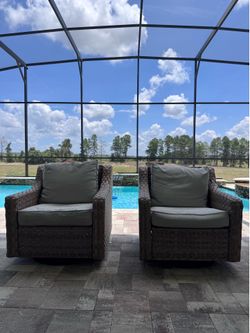 OUTDOOR WICKER SWIVEL CHAIRS