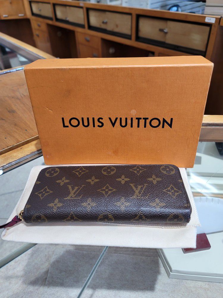 Louis Vuitton Card Holder for Sale in Orange, CA - OfferUp