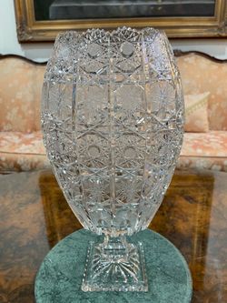 Beautiful Vintage Bohemian Cut Crystal Pedestal Vase🌷