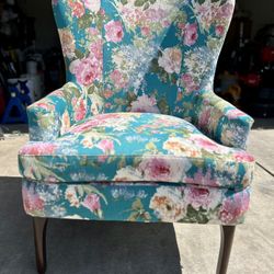 🌸 FOR SALE: Stunning Brand New Pier 1 Imports Accent Chair – Floral Paradise!🌸 💰 Asking Price: $900