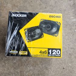 Kicker set de 2 bocinas para voz 4 x6
