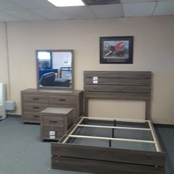 New 4pc  Queen Bedroom Set Queen Bed Frame Dresser Mirror And Nightstand