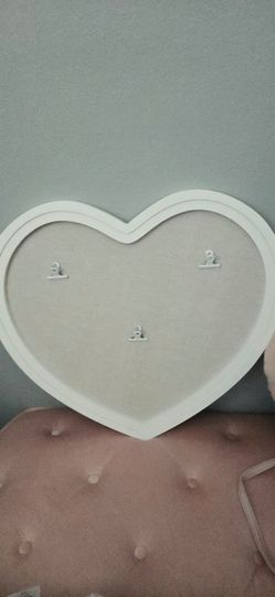 White heart-shaped memo board