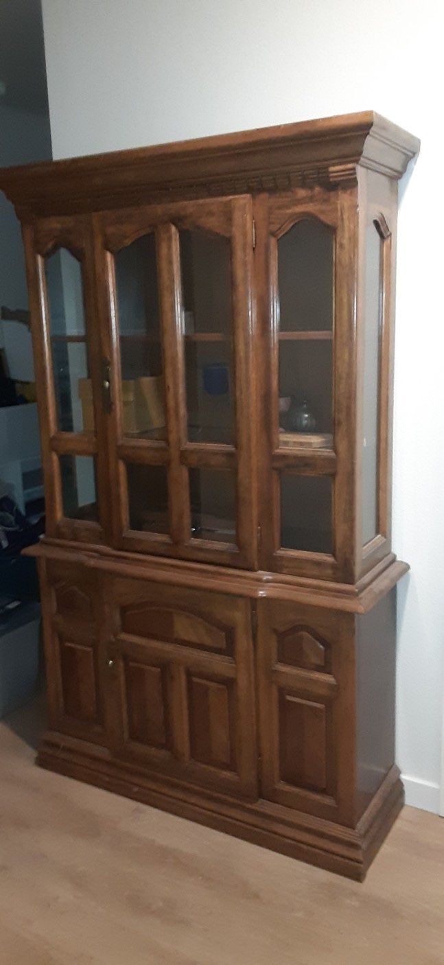 China Hutch (REDUCED PRICE)