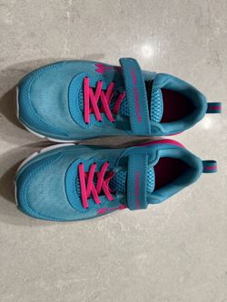 Girls UnderArmour shoes size 1.5