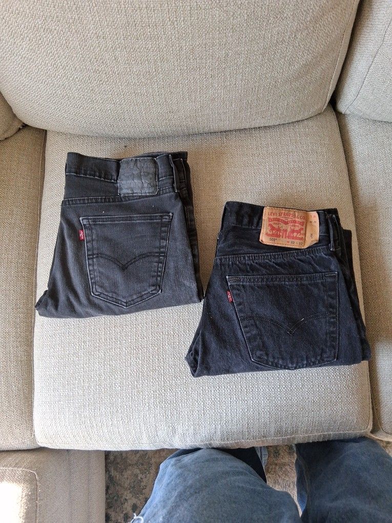 2 Pairs Of Levis Jeans 35$ OBO