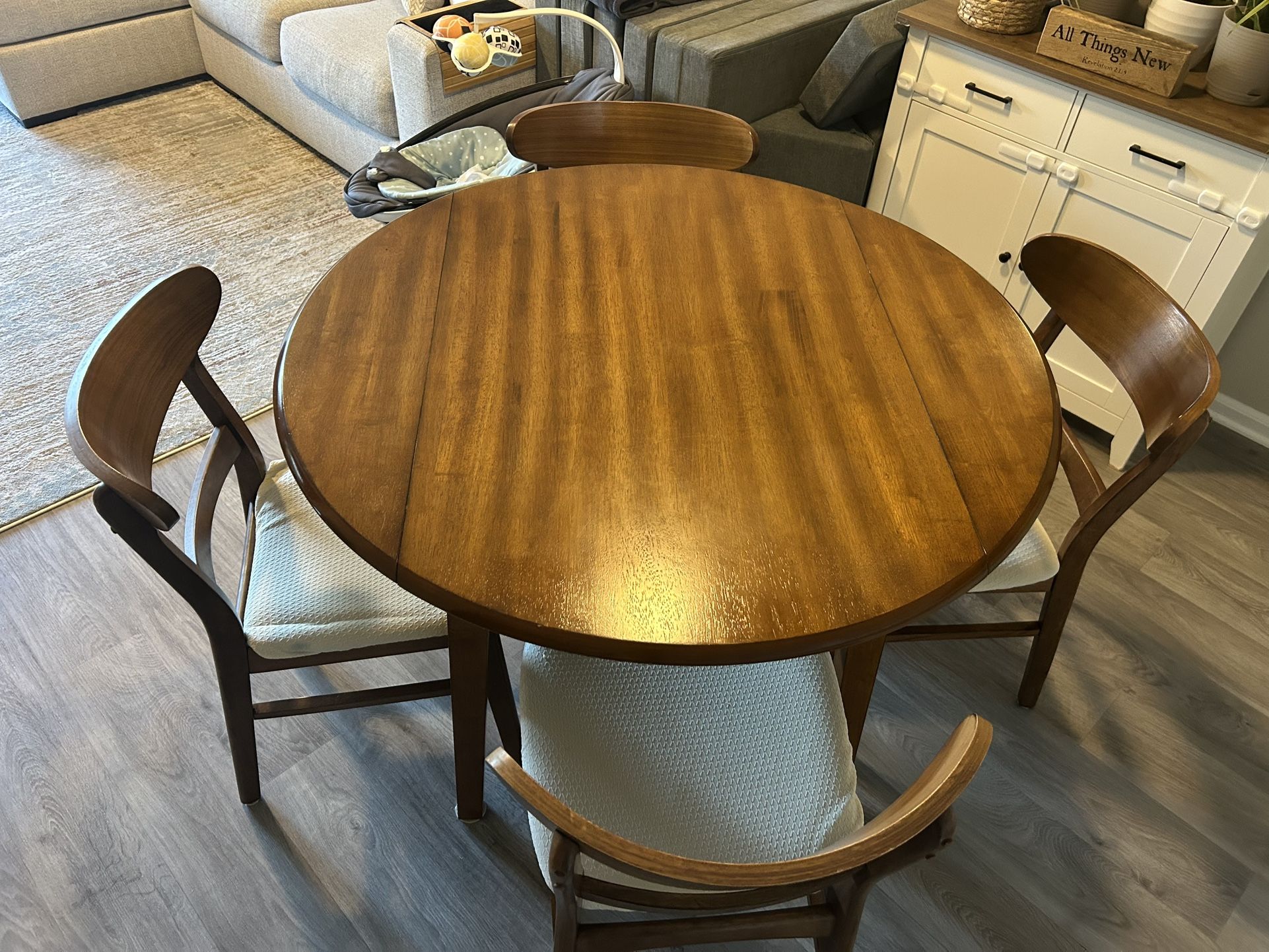 Small Table With Chairs 