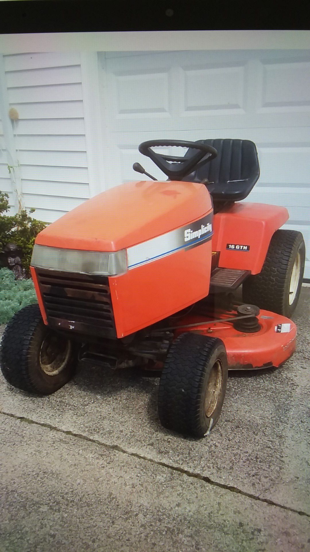 Simplicity Landlord lawn tractor