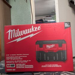 Milwaukee m18 2gal wet/dry vac 