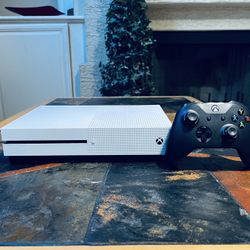 XBOX ONE S 500GB Console With Black Controller 