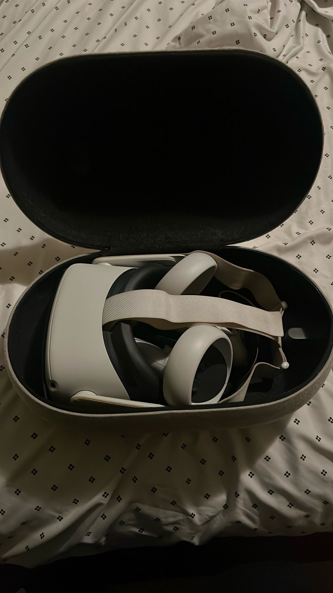 Oculus Meta Quest 2, With Carry Case