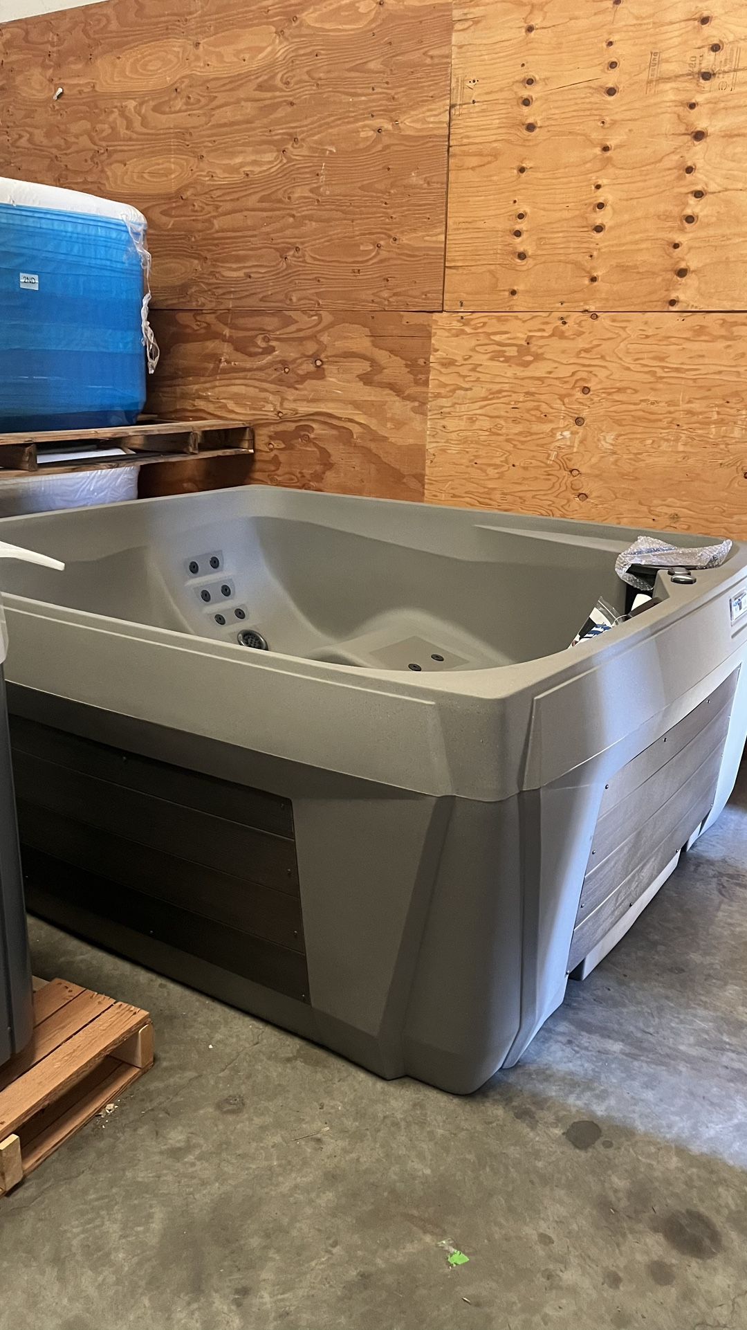 Lifesmart Tierra Spa hot Tub 220v 40 Amps Seats 6