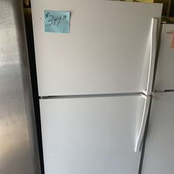 White Whirlpool Refrigerator Like New . Warehouse pricing.   Warranty  . Delivery Available . 2522 Market st. 33901