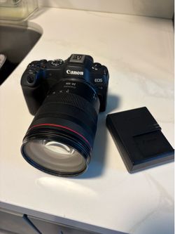 Canon R8 and 24-105mm 4.0f RF lens