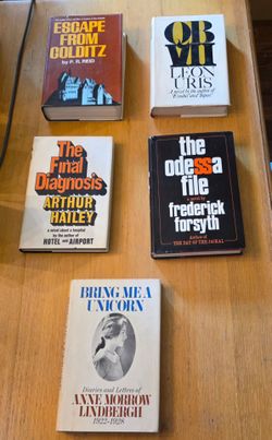 Vintage Books - Set of 5 - P. R. Reid, Uris, Arthur Hailey, Forsyth, Lindbergh