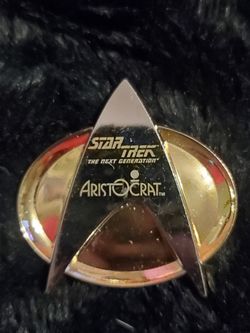 Star Trek Next Generation Aristocrat CBS Casino Promo Pin / Klingon Sound Badge