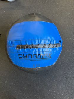 Dynamax 10 lb medicine ball in excellent shape