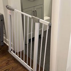 Dog/kid Gate   Brand New 29” To 36”  Doorway Size 