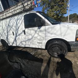 Chevrolet Express 2500      Year 2005