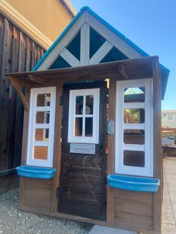 Kids play house
