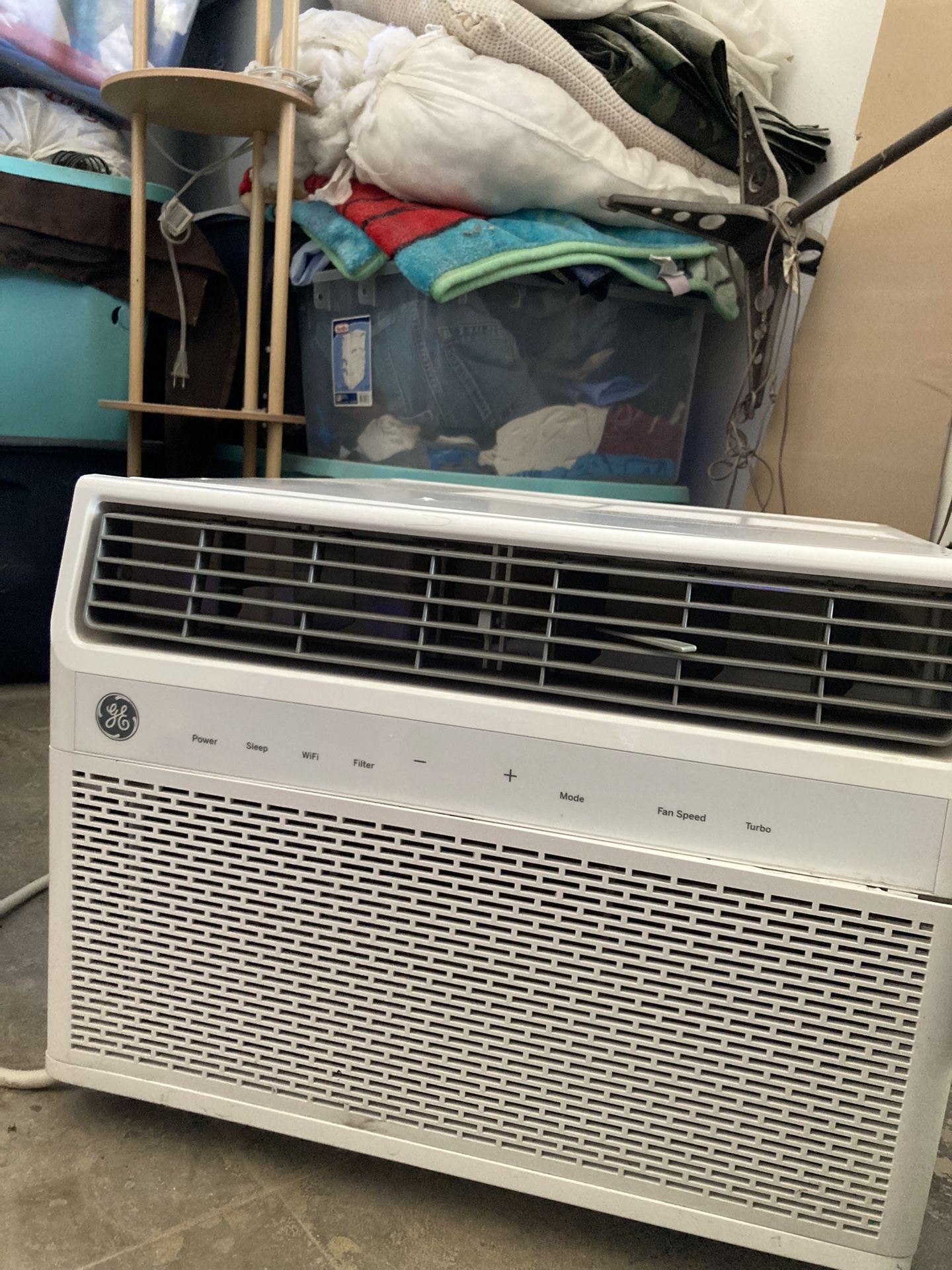 ac unit almost new only used for last summer