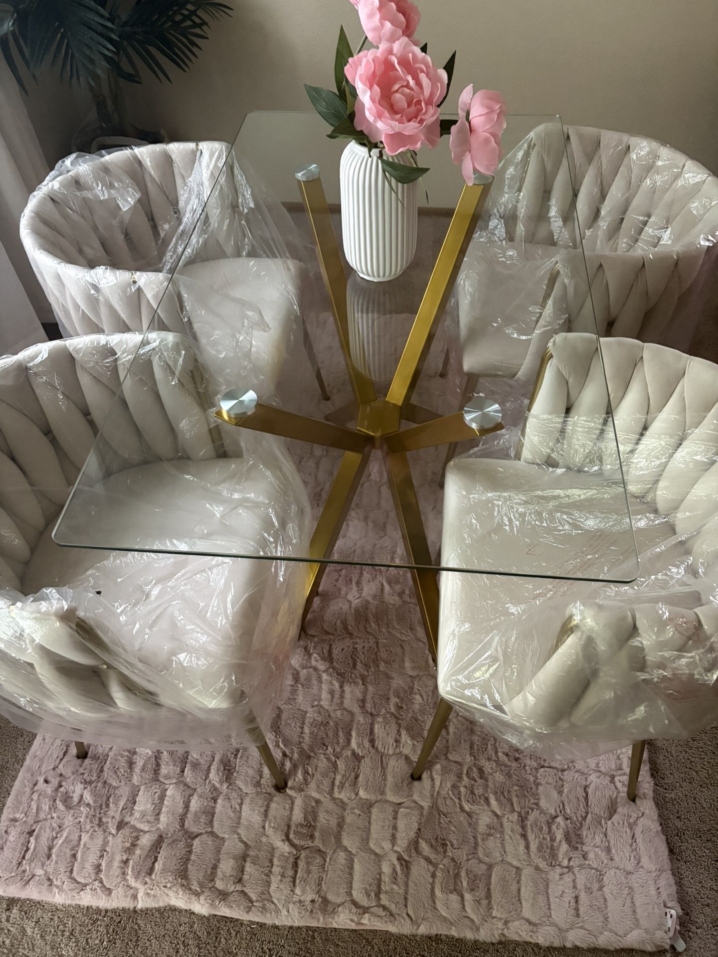 Dining Table & Chairs