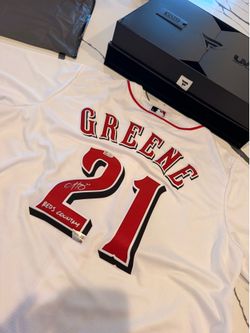 Men’s Size Large Fanatics Autographed Hunter Greene Jersey