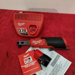 Like New  M12 Milwaukee Fuel 3/8 Ratchet Kit $$190 Fijo