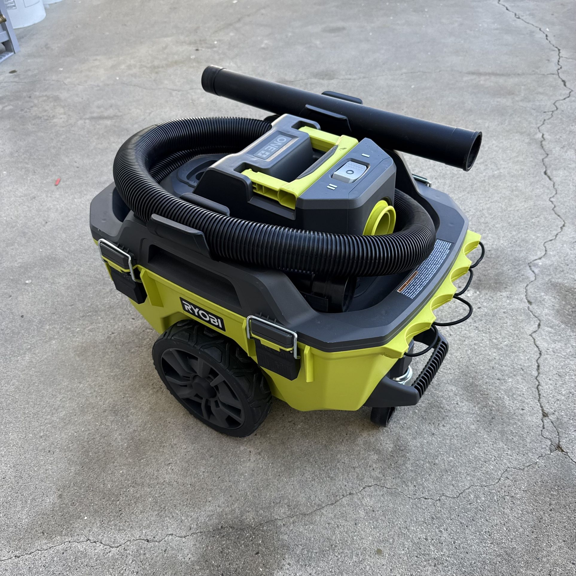 RYOBI ONE+ 18V Cordless 6 Gal. Wet Dry Vacuum (Tool Only)