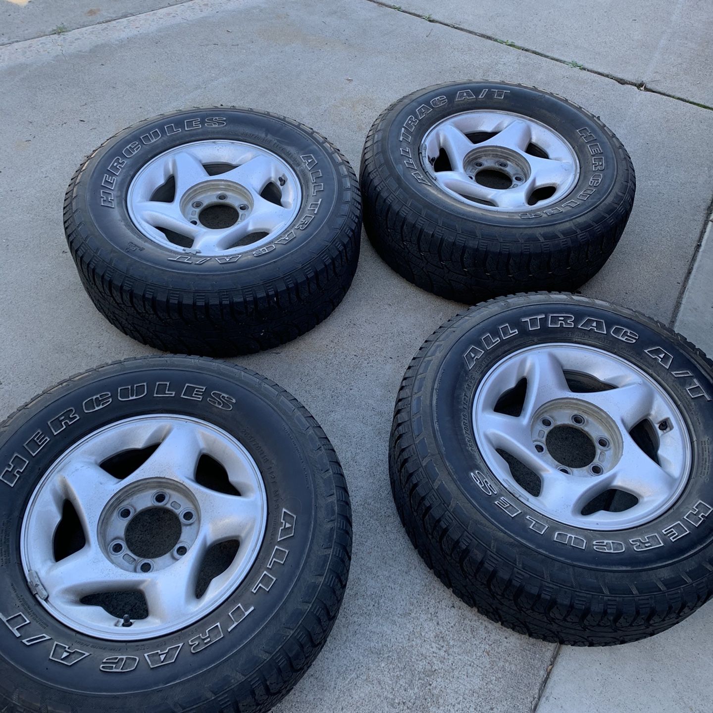 265 70 R16 2004 Tacoma OEM Wheels And Tires for Sale in Spring Valley ...