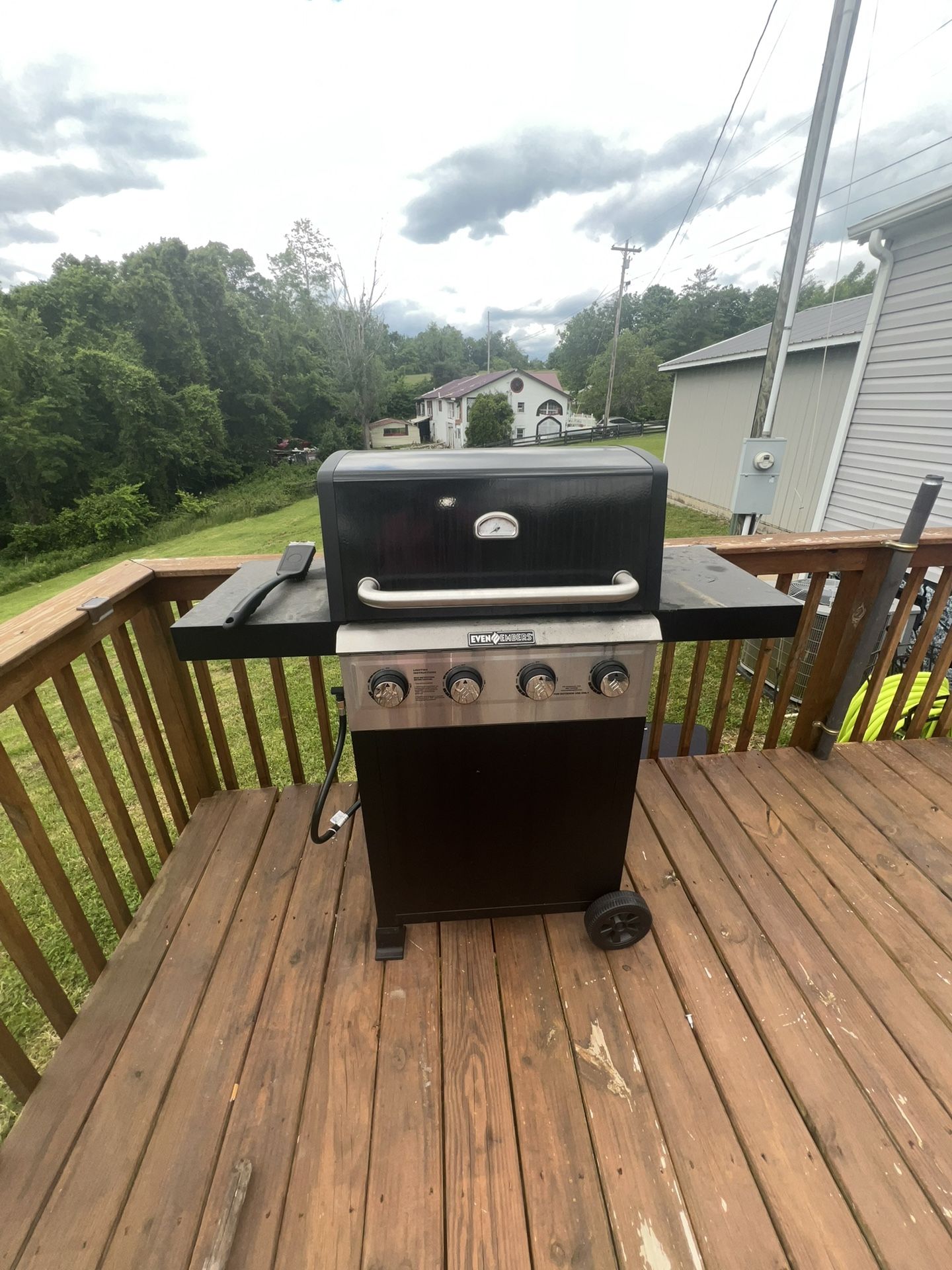 Brand New Grill Comes With Grill Cover