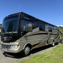 2014 Fleetwood Bounder 35k