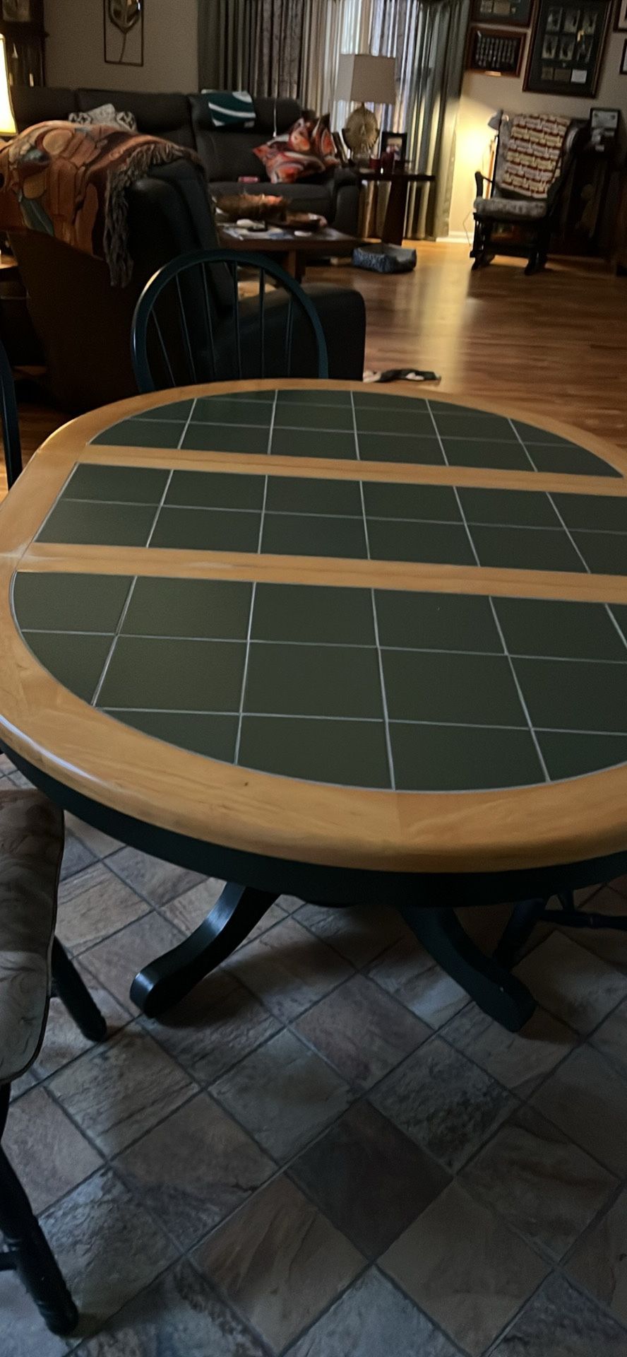 Kitchen Table And 6 Chairs
