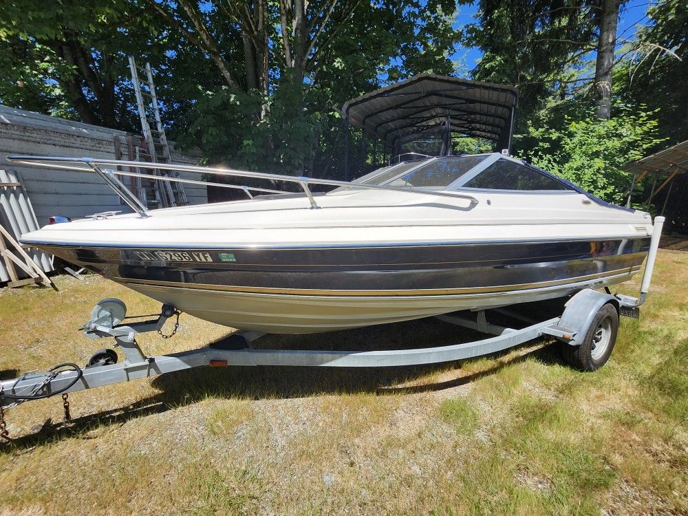 1996 Maxum Cuddy cabin