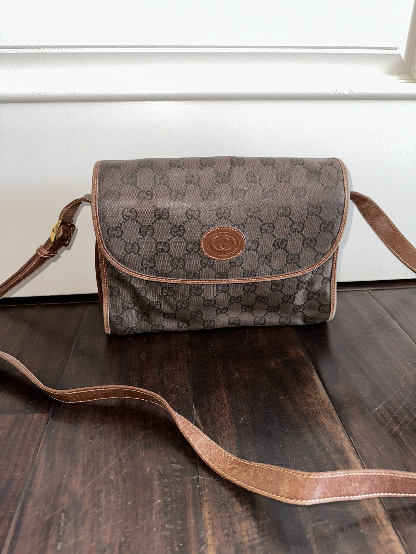 GUCCI Authentic Vintage Leather Coffee Brown Purse - Used