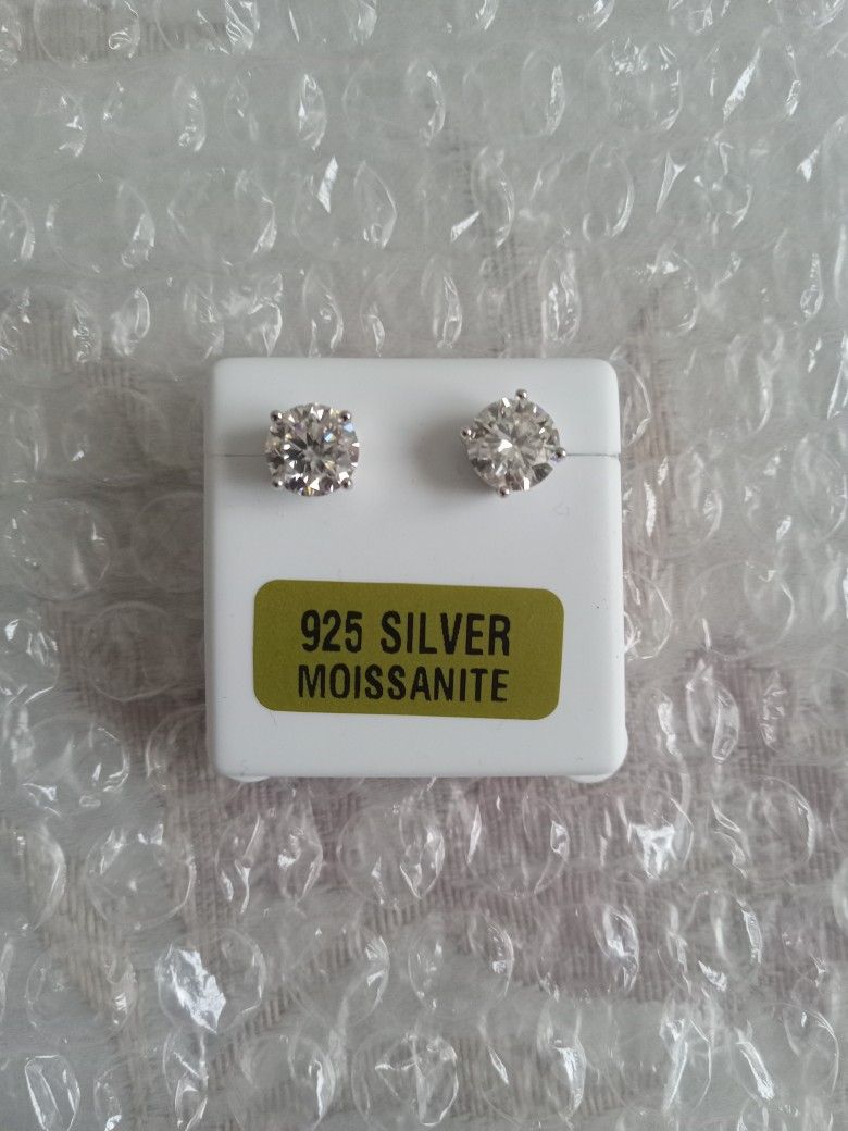 Stunning..925 Silver..Moissanite Earrings 