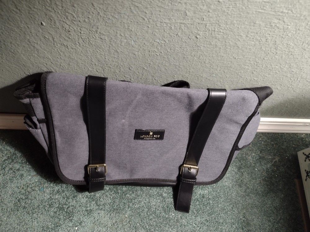 London Fog Canvas Messenger Bag With Tags. Never Used. Cash Porch Pickup Redmond