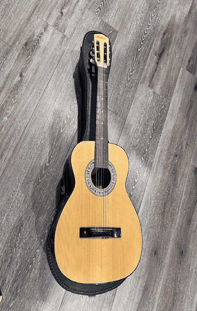 Acoustic Wooden Guitar – Classic Construction with Warm Sound leave ask