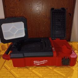 M12 Packout Light & USB port