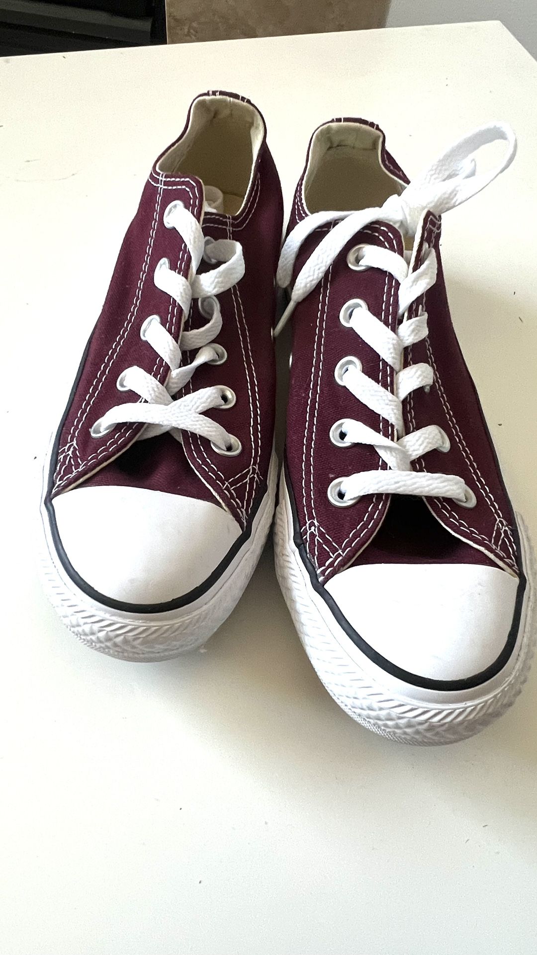 Converse Burgundy Size 4