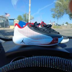 Jordan Size 61/2 Womans